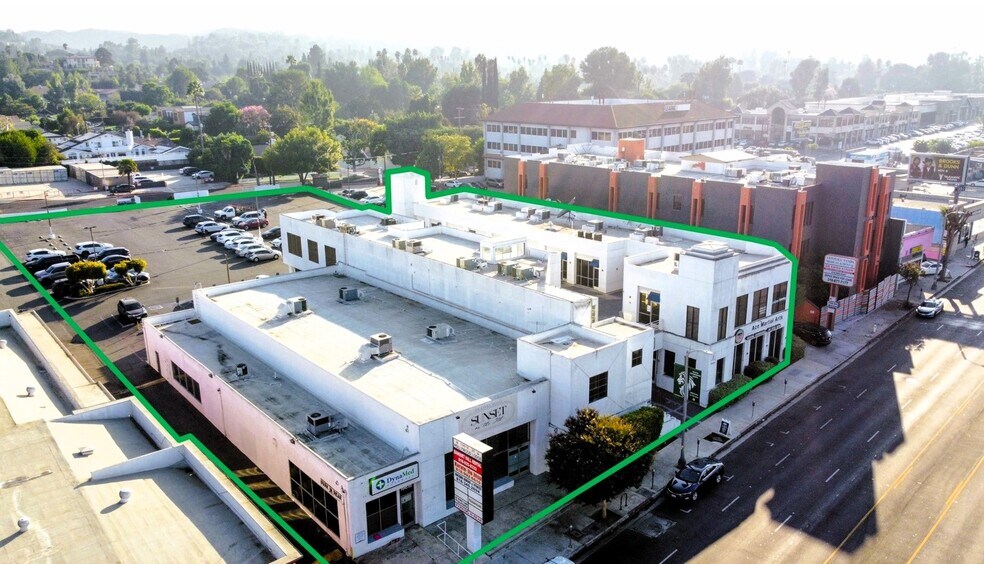 More Photos Of 19626 Ventura Blvd, Tarzana Office For Lease