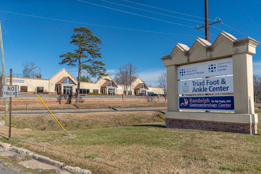 More Photos Of 600 W Salisbury St, Asheboro Medical For Lease