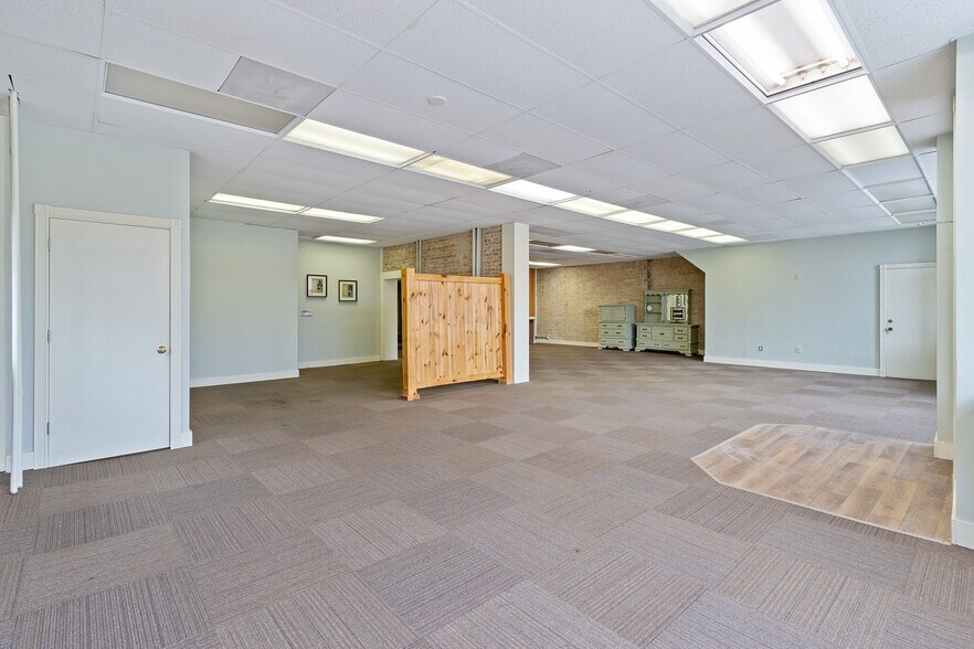 More Photos Of 307-309 Dewitt St, Portage Restaurant For Sale