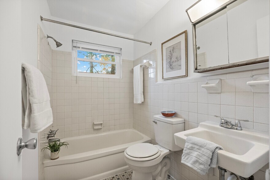 More Photos Of 1200 Liggates Rd, Lynchburg Apartments For Sale
