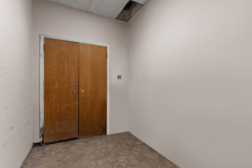 More Photos Of 318 S Broad St, Trenton Storefront For Sale