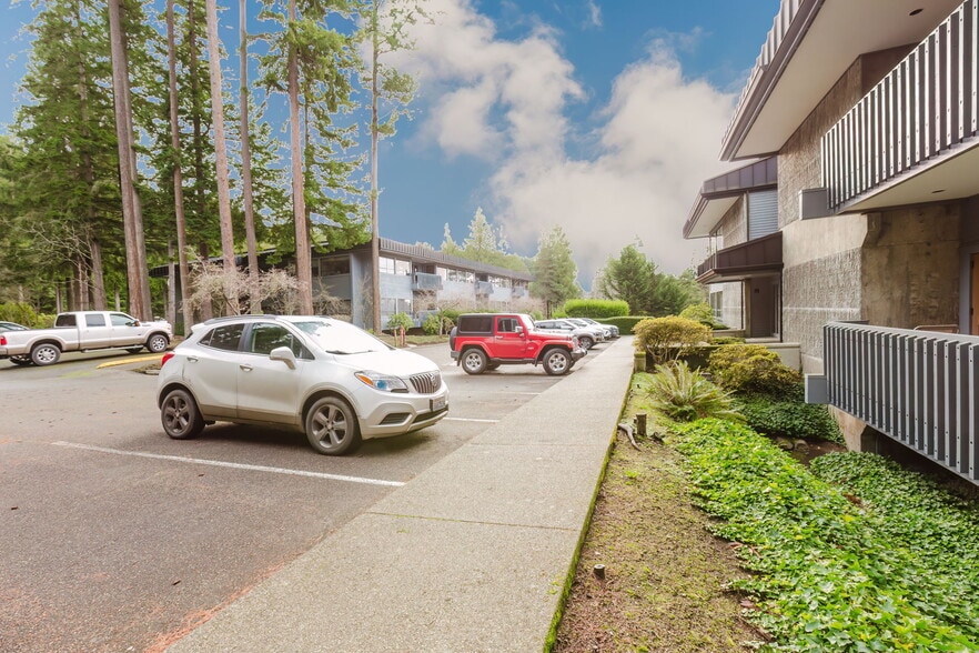 More Photos Of 1040 NE Hostmark St, Poulsbo Office For Sale