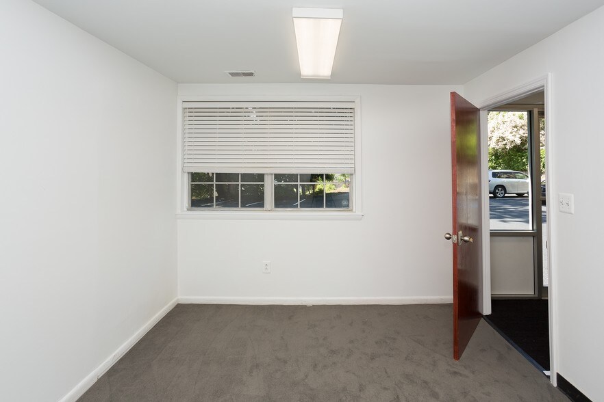 More Photos Of 40 W Main St, Mount Kisco Office For Lease