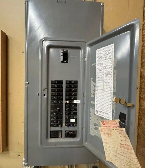 More Photos Of 633 1st Ave, Monroe Showroom For Lease