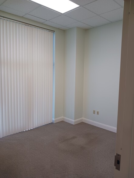 More Photos Of 715 N Church St, Charlotte Office For Sale