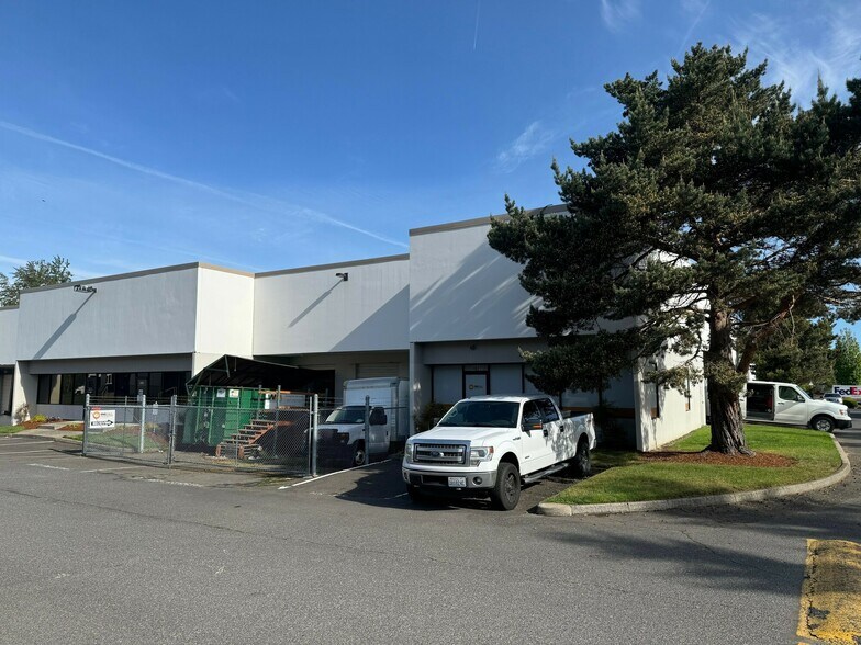 More Photos Of 21910-21968 NE Glisan St, Gresham Unknown For Lease