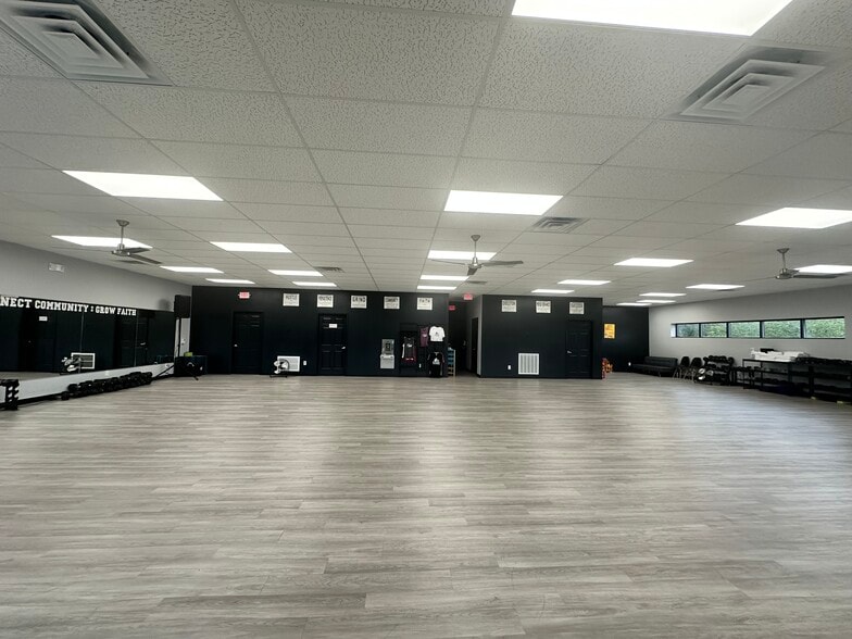 More Photos Of 7125 Metropolitan Blvd, Barnhart Unknown For Lease