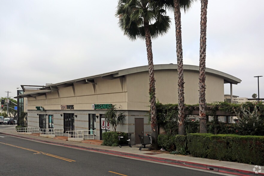 More Photos Of 8951 Santa Monica Blvd, West Hollywood Storefront For Lease
