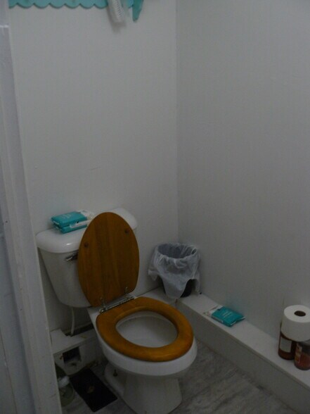 More Photos Of 130 Main St, New Tazewell Storefront Retail Residential For Sale