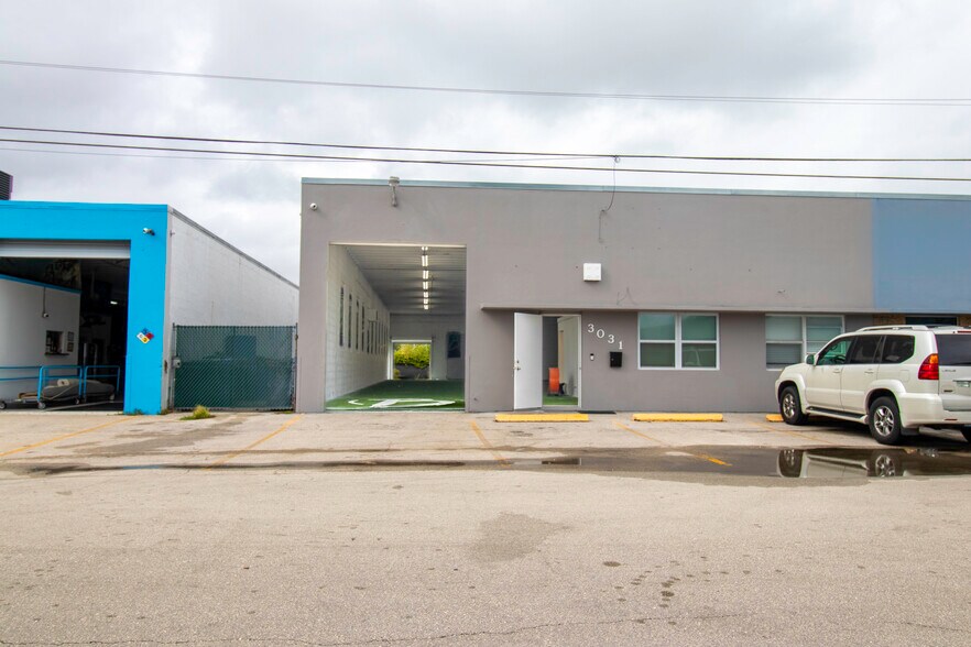 More Photos Of 3031-3035 NE 12th Ter, Oakland Park Warehouse For Sale