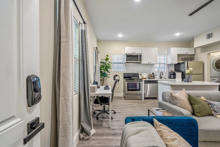 More Photos Of 5 Estelle St, Houston Multifamily For Sale