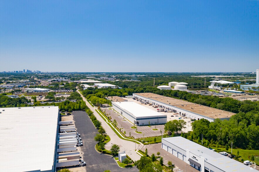 More Photos Of 9940 Currie Davis Dr, Tampa Warehouse For Lease