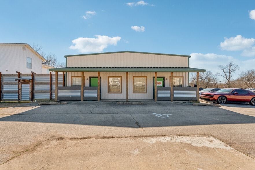 Primary Photo Of 862 W Taft Ave, Sapulpa Freestanding For Sale