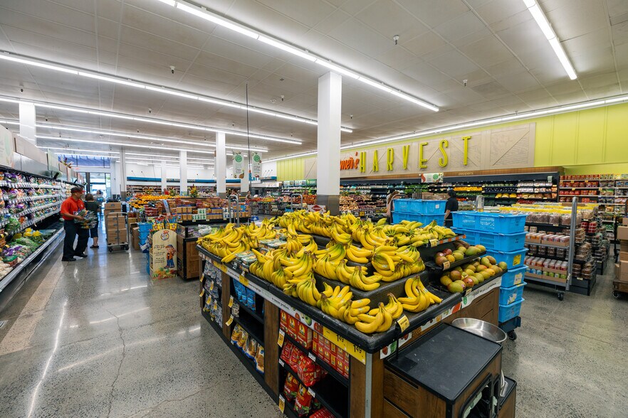 More Photos Of 377 Keahole St, Honolulu General Retail For Sale