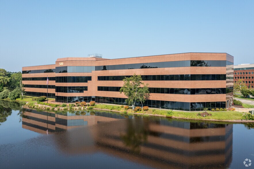 More Photos Of 101 Edgewater Dr, Wakefield Unknown For Lease