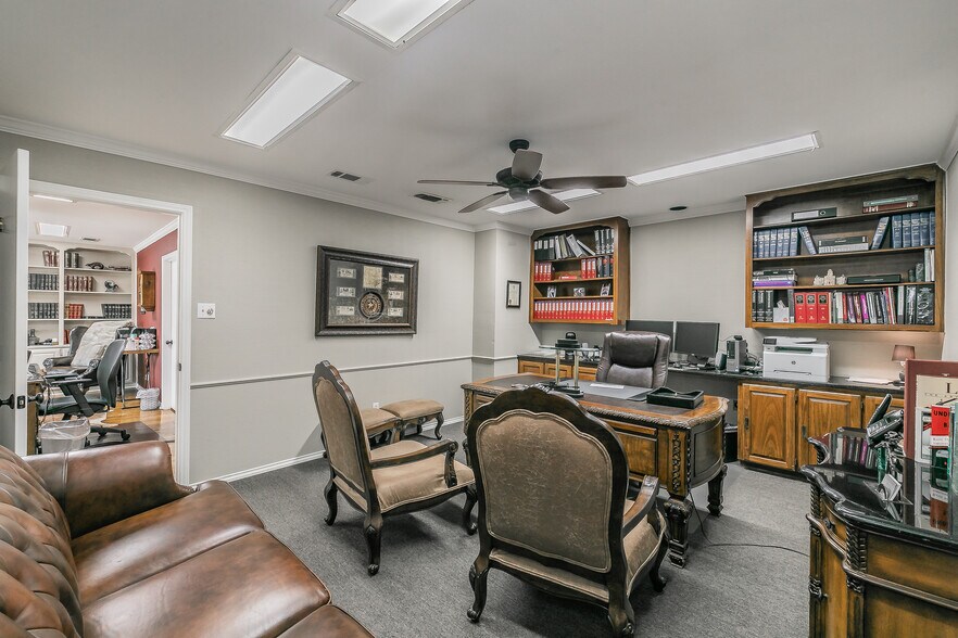 More Photos Of 3701 S University, Fort Worth Office For Sale