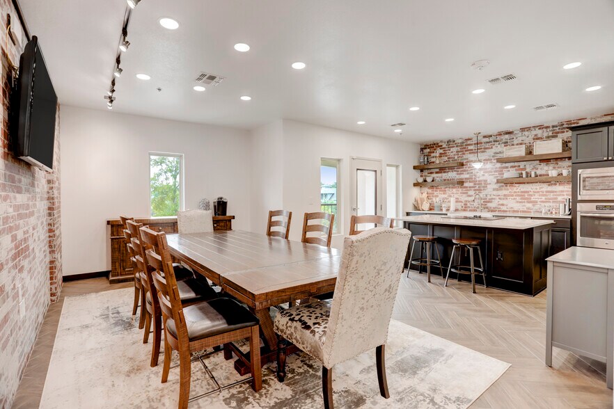 More Photos Of 6544 Greatwood Pky, Sugar Land Loft Creative Space For Sale