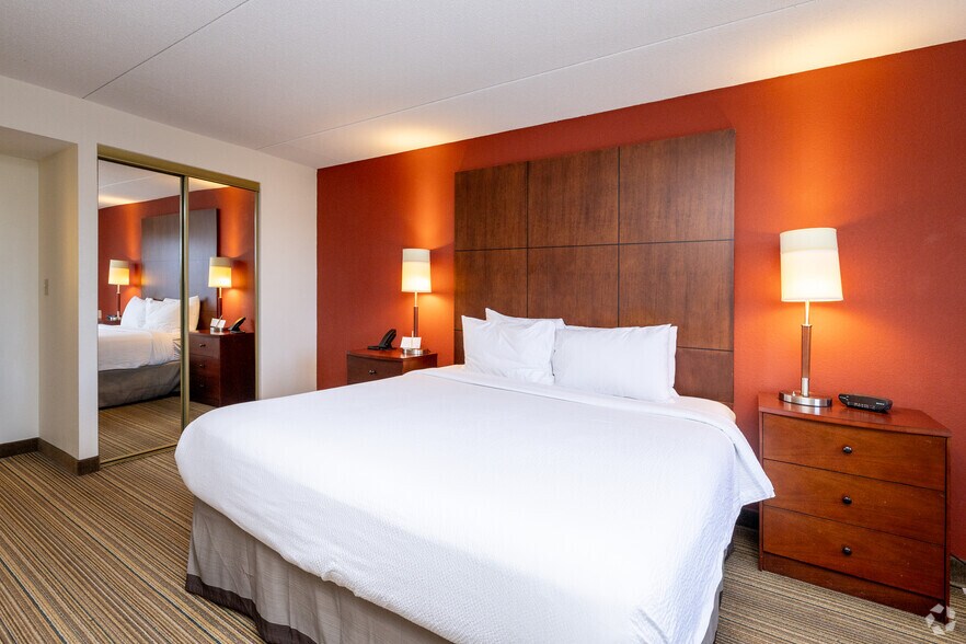 More Photos Of 3400 Edinborough Way, Edina Hotel For Sale