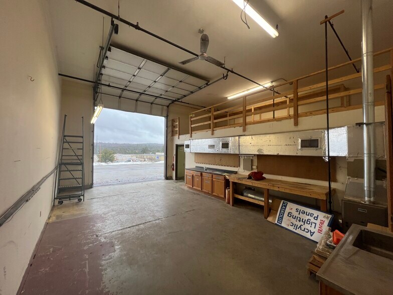 More Photos Of 59 Chennel Dr, Concord Office For Sale