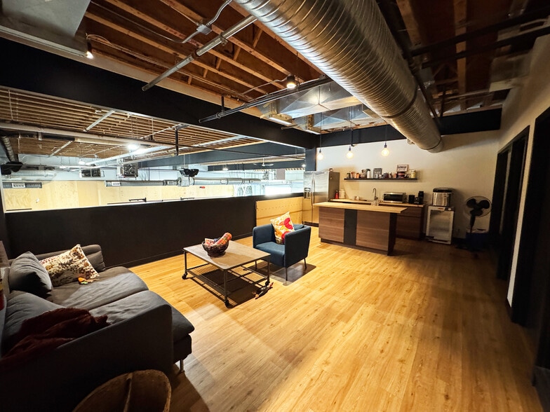 More Photos Of 333 28th St NE, Calgary Warehouse For Sale