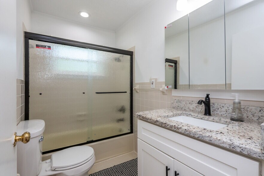 More Photos Of 4270 S Main St, Acworth Office For Sale