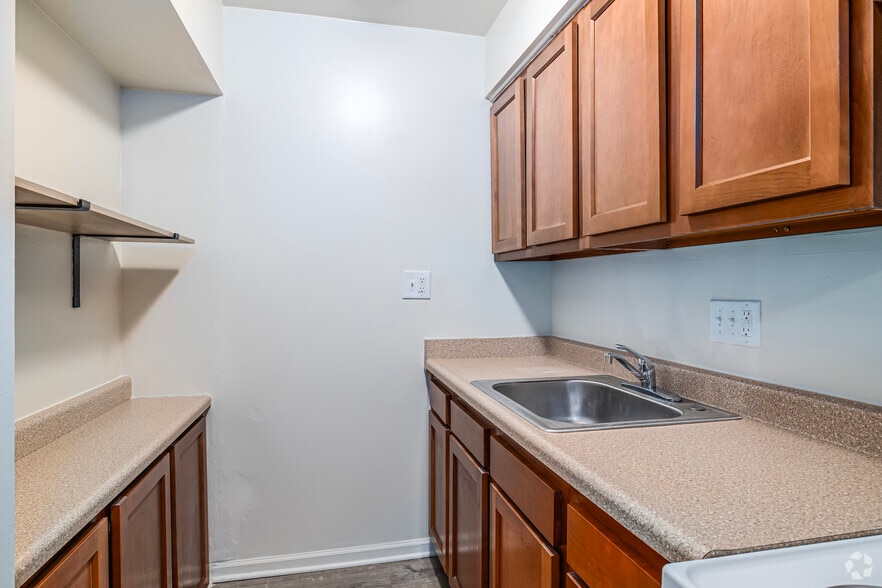 More Photos Of 6401 Middlebelt Rd, Garden City Apartments For Sale