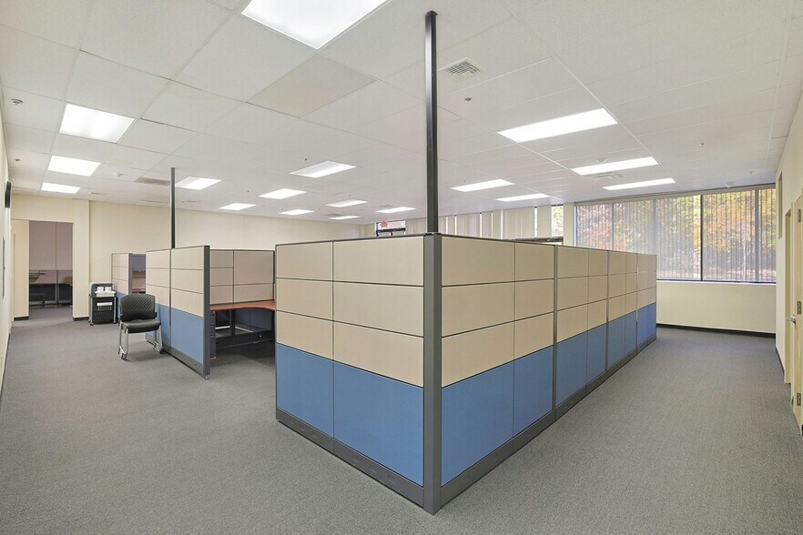 More Photos Of 704 Executive Blvd, Valley Cottage Warehouse For Lease