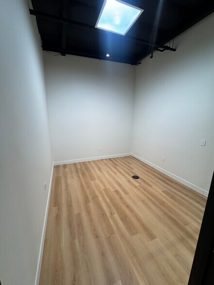 More Photos Of 2150 N Trabajo Dr, Oxnard Warehouse For Lease