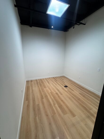 More Photos Of 2150 N Trabajo Dr, Oxnard Warehouse For Lease