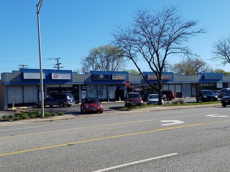 Primary Photo Of 3552-3562 Dempster St, Skokie General Retail For Lease