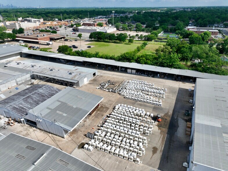 More Photos Of 301 Pleasant Dr, Dallas Warehouse For Lease
