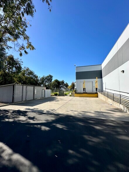 More Photos Of 9955 Mesa Rim Rd, San Diego Light Manufacturing For Lease