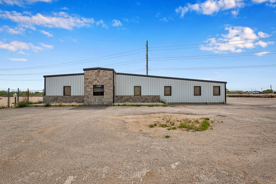 More Photos Of 1010 S Meadow Ave, Odessa Warehouse For Sale