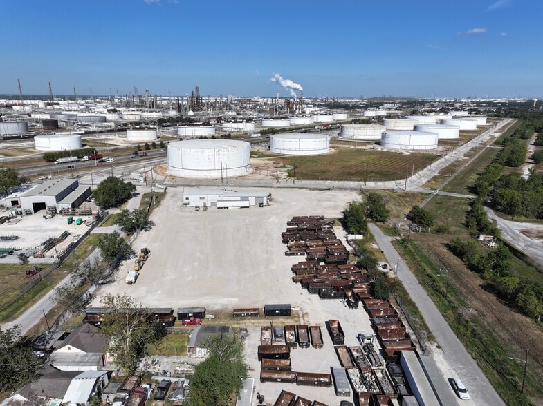 More Photos Of 10234 Lucore St, Houston Warehouse For Lease