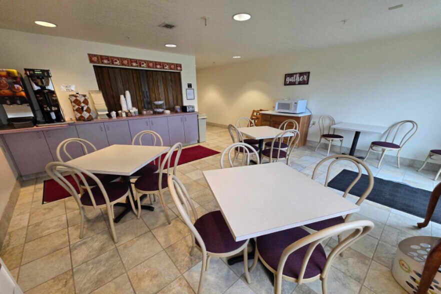 More Photos Of 748 E 12th St, Imperial Hotel For Sale