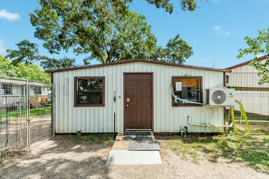 More Photos Of 2230 Nancy St, Alvin Specialty For Sale