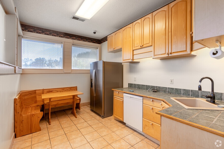 More Photos Of 2 Woodcross Dr, Columbia Medical For Sale