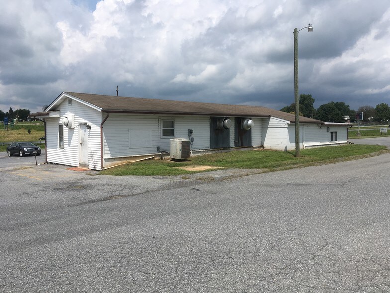 More Photos Of 4014 Mountville Rd, Jefferson Restaurant For Lease