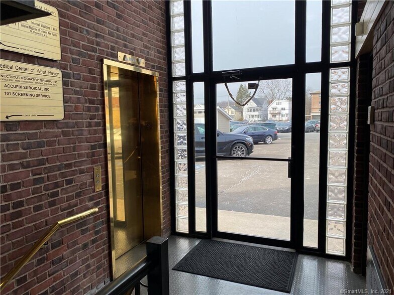 More Photos Of 385 Main St, West Haven Medical For Lease