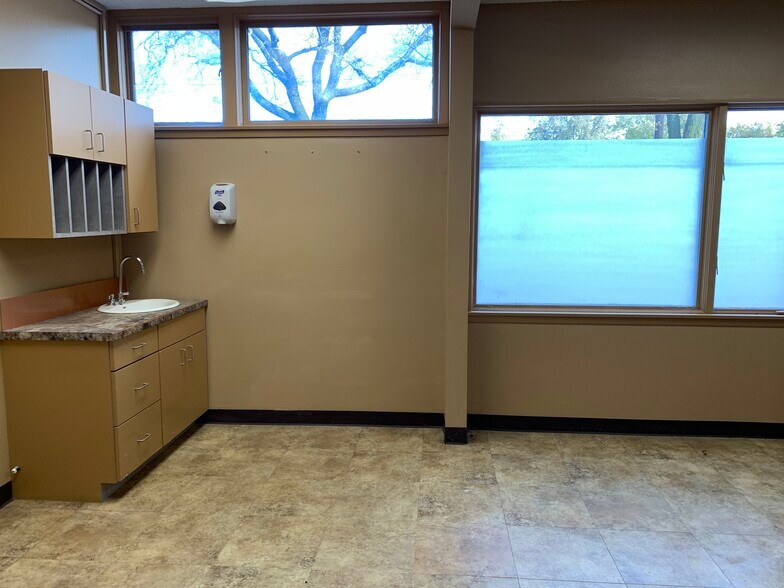 More Photos Of 1800 S Summit Ave, Sioux Falls Office For Lease