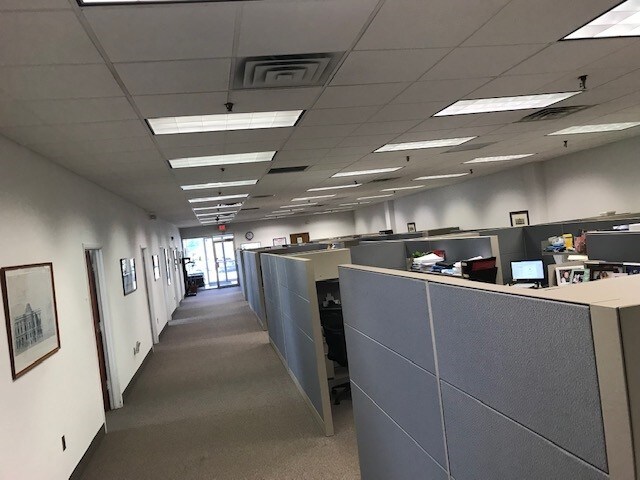 More Photos Of 103 Bauer Dr, Oakland Manufacturing For Lease