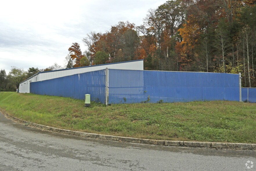 More Photos Of 8812 Kingston Pike, Knoxville Warehouse For Lease