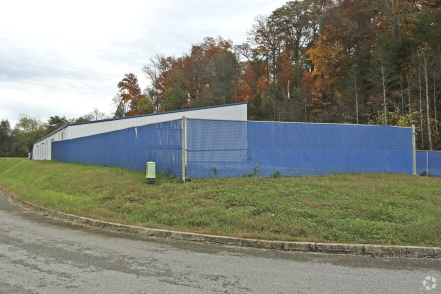 More Photos Of 8812 Kingston Pike, Knoxville Warehouse For Lease