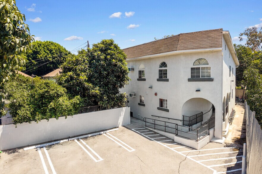 More Photos Of 2104 Mozart St, Los Angeles Apartments For Sale