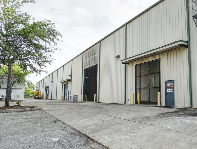 More Photos Of 6791 28th St Cir E, Sarasota Warehouse For Lease