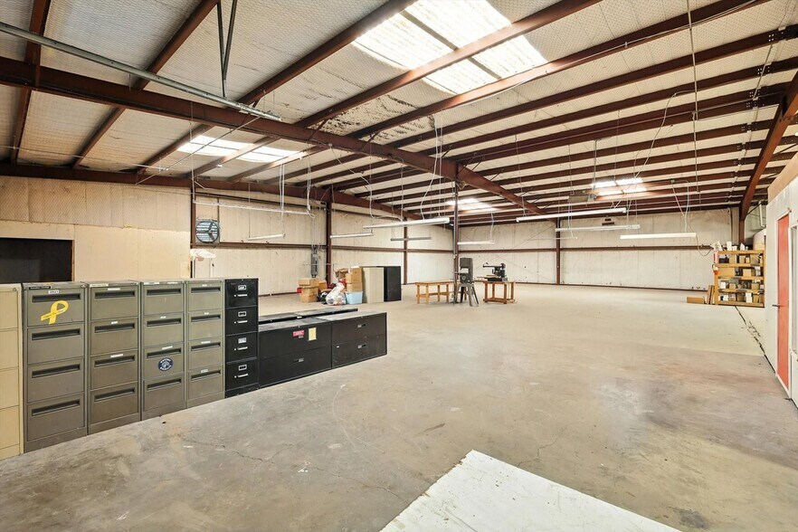 More Photos Of 3000 E Loop 820 S, Fort Worth Warehouse For Sale