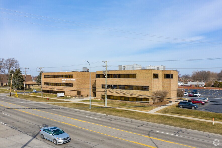 More Photos Of 11885 12 Mile Rd, Warren Medical For Lease