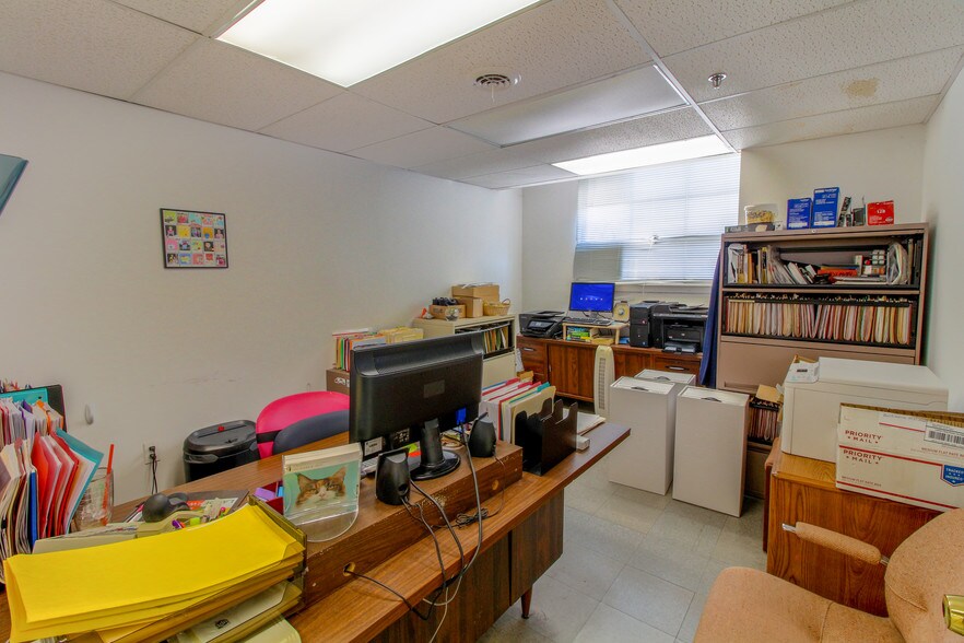 More Photos Of 620-626 Franklin Ave, Essex Warehouse For Sale