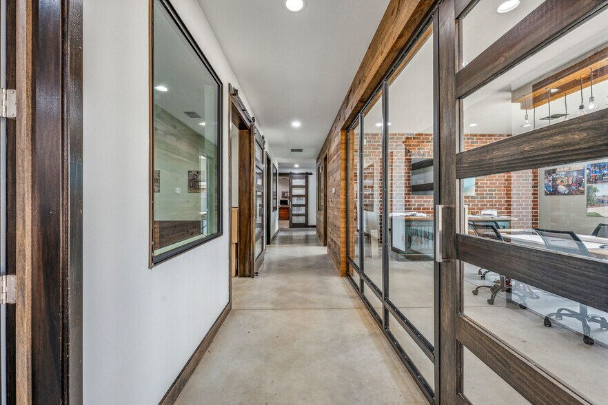 More Photos Of 1330 N US Highway 281, Stephenville Manufacturing For Lease