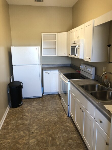 More Photos Of 2749 Providence Church Rd, Lavonia Warehouse For Lease